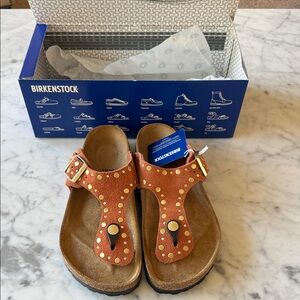New in Box Birkenstock Gizeh Rivet Border Dark Rust Suede 37